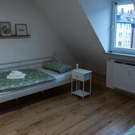 Apartmán Moderne In Gelsenkirchen-schalke Fuer 1 Bis 7 Personen Mit Terrasse, Ideal Fuer Gruppen & Stadionbesuche *