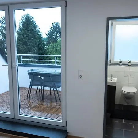 아파트 Moderne In Gelsenkirchen-schalke Fuer 1 Bis 7 Personen Mit Terrasse, Ideal Fuer Gruppen & Stadionbesuche 겔젠키르헨