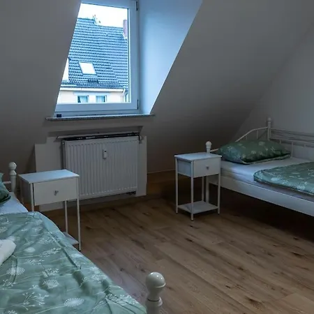 Moderne In Gelsenkirchen-schalke Fuer 1 Bis 7 Personen Mit Terrasse, Ideal Fuer Gruppen & Stadionbesuche Apartmán Gelsenkirchen