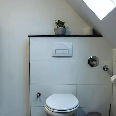 Moderne In Gelsenkirchen-schalke Fuer 1 Bis 7 Personen Mit Terrasse, Ideal Fuer Gruppen & Stadionbesuche *