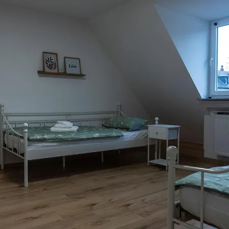 Apartment Moderne In Gelsenkirchen-schalke Fuer 1 Bis 7 Personen Mit Terrasse, Ideal Fuer Gruppen & Stadionbesuche Gelsenkirchen