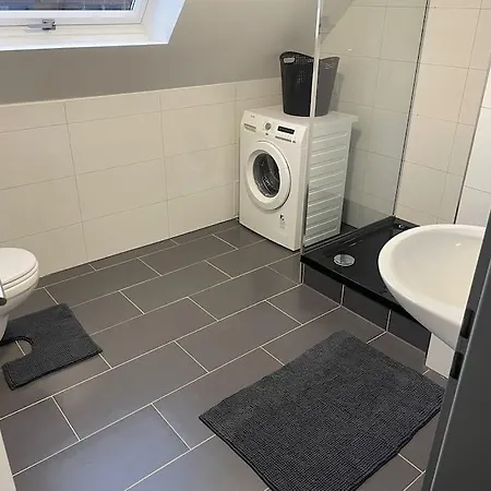 Moderne In Gelsenkirchen-schalke Fuer 1 Bis 7 Personen Mit Terrasse, Ideal Fuer Gruppen & Stadionbesuche *