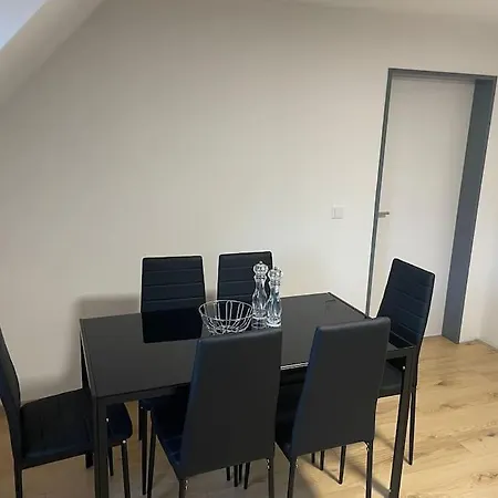 Moderne In Gelsenkirchen-schalke Fuer 1 Bis 7 Personen Mit Terrasse, Ideal Fuer Gruppen & Stadionbesuche * 겔젠키르헨