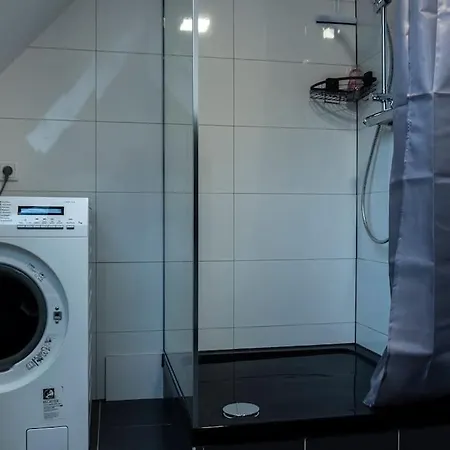 Apartmán Moderne In Gelsenkirchen-schalke Fuer 1 Bis 7 Personen Mit Terrasse, Ideal Fuer Gruppen & Stadionbesuche