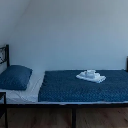 Moderne In Gelsenkirchen-schalke Fuer 1 Bis 7 Personen Mit Terrasse, Ideal Fuer Gruppen & Stadionbesuche Apartmán *