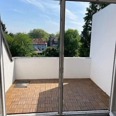 Moderne In Gelsenkirchen-schalke Fuer 1 Bis 7 Personen Mit Terrasse, Ideal Fuer Gruppen & Stadionbesuche 아파트 *