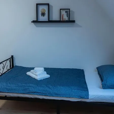 Apartment Moderne In Gelsenkirchen-schalke Fuer 1 Bis 7 Personen Mit Terrasse, Ideal Fuer Gruppen & Stadionbesuche Gelsenkirchen