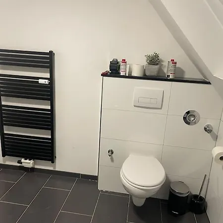 아파트 Moderne In Gelsenkirchen-schalke Fuer 1 Bis 7 Personen Mit Terrasse, Ideal Fuer Gruppen & Stadionbesuche