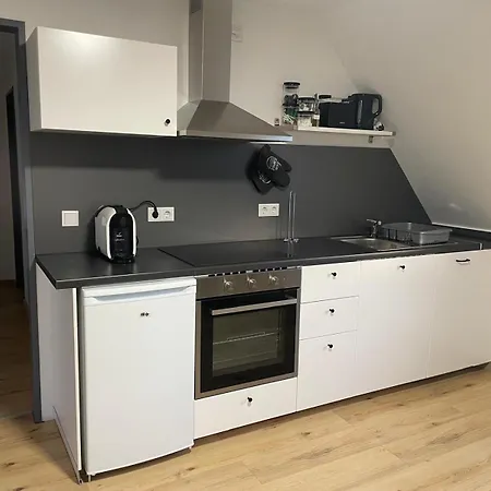 Moderne In Gelsenkirchen-schalke Fuer 1 Bis 7 Personen Mit Terrasse, Ideal Fuer Gruppen & Stadionbesuche 겔젠키르헨
