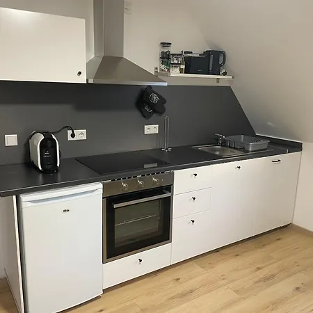 شقة Moderne In Gelsenkirchen-schalke Fuer 1 Bis 7 Personen Mit Terrasse, Ideal Fuer Gruppen & Stadionbesuche غيلسنكيرشن