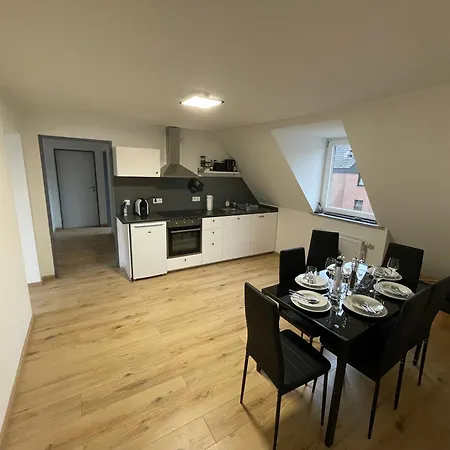 Apartmán Moderne In Gelsenkirchen-schalke Fuer 1 Bis 7 Personen Mit Terrasse, Ideal Fuer Gruppen & Stadionbesuche *
