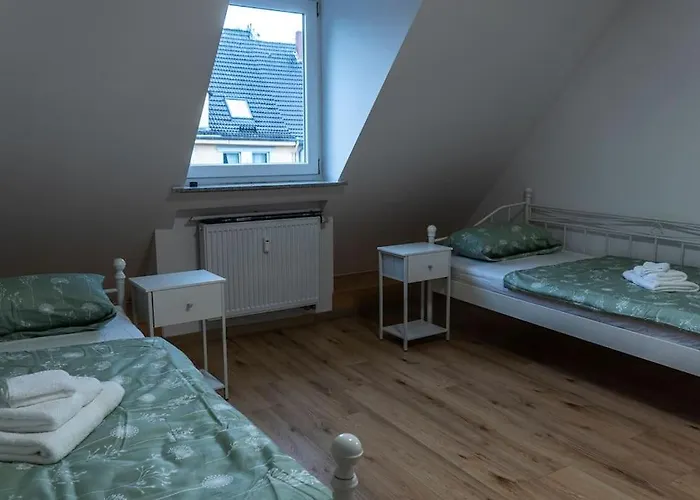 Moderne In Gelsenkirchen-schalke Fuer 1 Bis 7 Personen Mit Terrasse, Ideal Fuer Gruppen & Stadionbesuche Lejlighed Gelsenkirchen