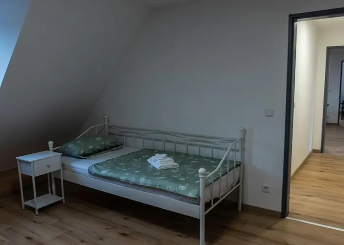 Moderne In Gelsenkirchen-schalke Fuer 1 Bis 7 Personen Mit Terrasse, Ideal Fuer Gruppen & Stadionbesuche 盖尔森基兴