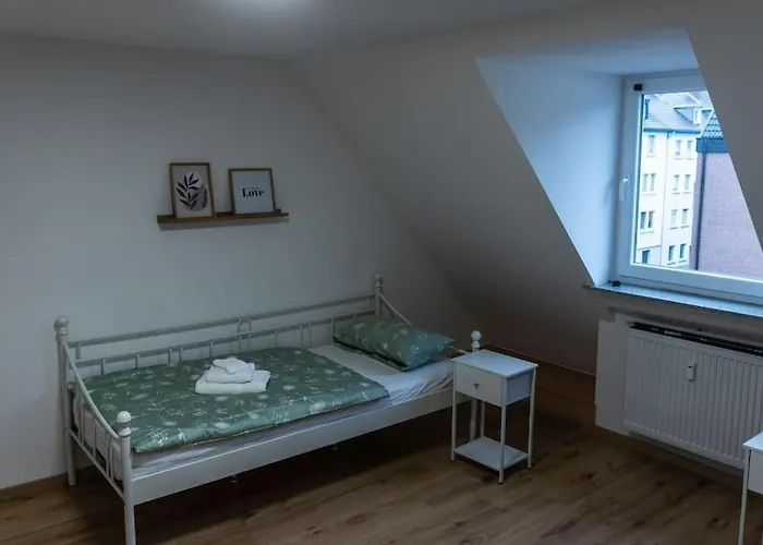 Moderne In Gelsenkirchen-schalke Fuer 1 Bis 7 Personen Mit Terrasse, Ideal Fuer Gruppen & Stadionbesuche