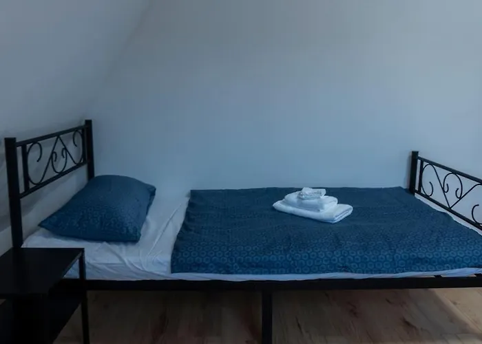 Moderne In Gelsenkirchen-schalke Fuer 1 Bis 7 Personen Mit Terrasse, Ideal Fuer Gruppen & Stadionbesuche 公寓 *