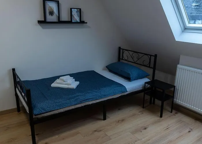 Moderne In Gelsenkirchen-schalke Fuer 1 Bis 7 Personen Mit Terrasse, Ideal Fuer Gruppen & Stadionbesuche * 盖尔森基兴