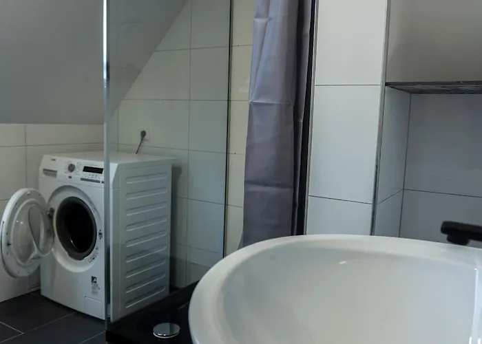 公寓 Moderne In Gelsenkirchen-schalke Fuer 1 Bis 7 Personen Mit Terrasse, Ideal Fuer Gruppen & Stadionbesuche 盖尔森基兴