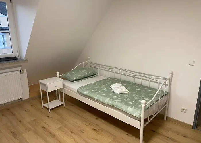 公寓 Moderne In Gelsenkirchen-schalke Fuer 1 Bis 7 Personen Mit Terrasse, Ideal Fuer Gruppen & Stadionbesuche