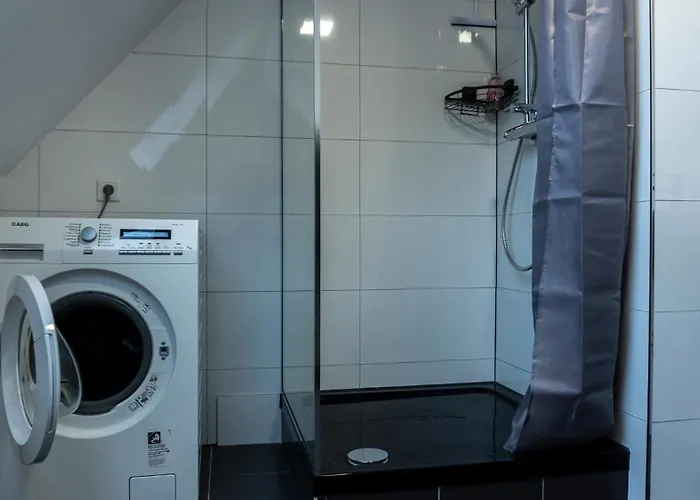 Moderne In Gelsenkirchen-schalke Fuer 1 Bis 7 Personen Mit Terrasse, Ideal Fuer Gruppen & Stadionbesuche * 盖尔森基兴