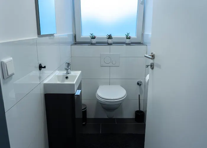 Moderne In Gelsenkirchen-schalke Fuer 1 Bis 7 Personen Mit Terrasse, Ideal Fuer Gruppen & Stadionbesuche 公寓